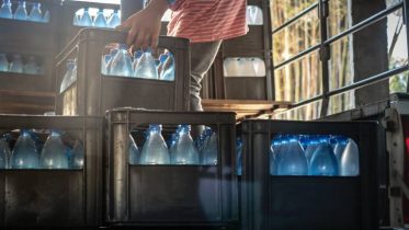 i modi scomodi nell'acquistare acqua in bottiglia