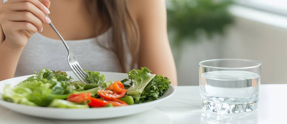 bere acqua durante i pasti